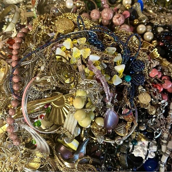 2 pound jewelry lot~ mostly wearable junk repair craft - Picture 5 of 8